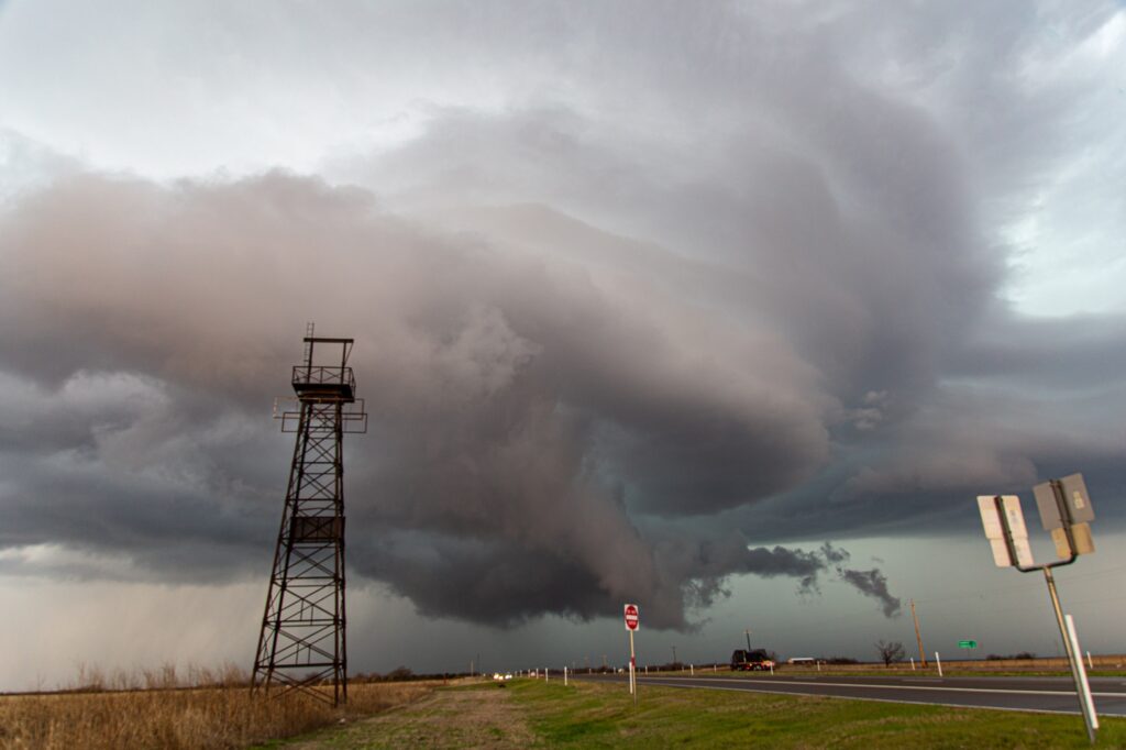 Supercell crosses US-287 near Goodlett, TX